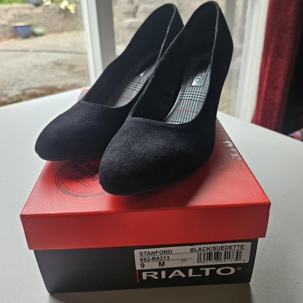 Rialto Stanford Black Suede Shoes Women's Size 9M